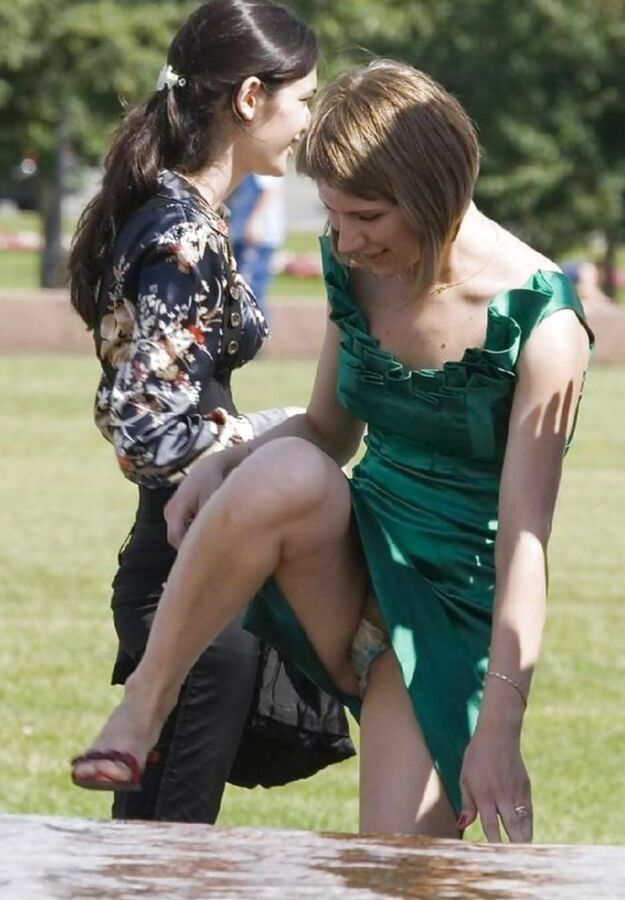 candid upskirt