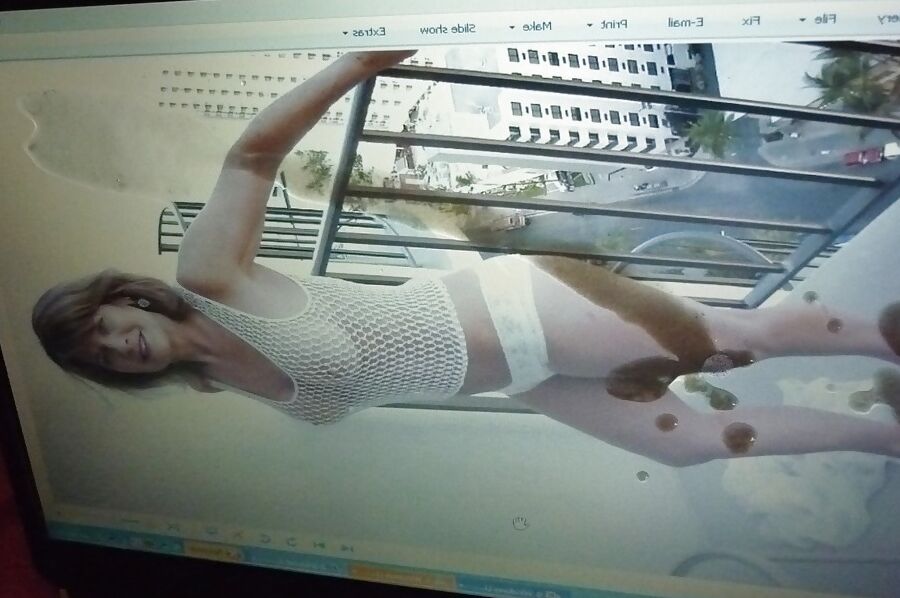 Hot Elle