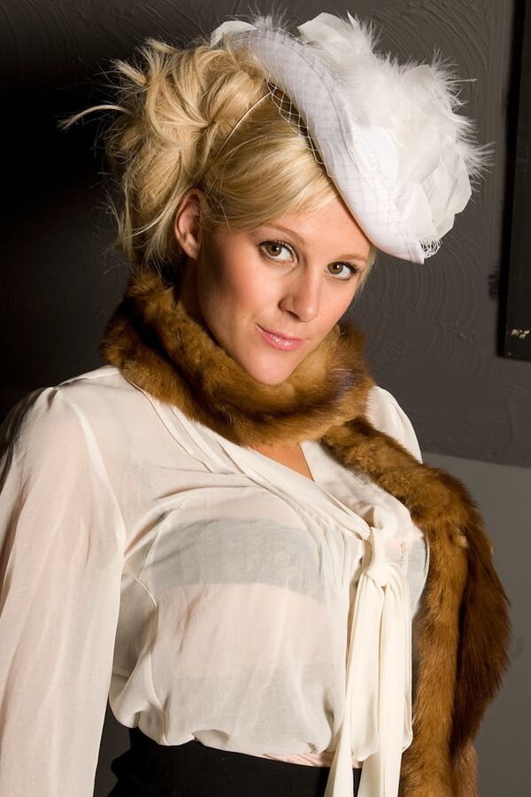 BLONDE STOCKING MILF POSING