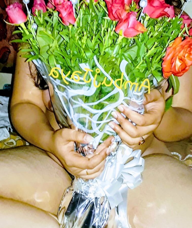 Nude wife Jaya