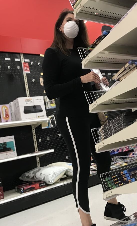 Social distancing slut