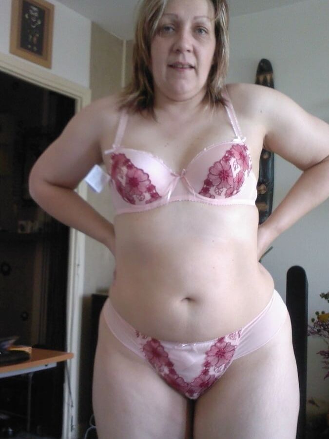 Sub slave Pat_ and wife for exposure