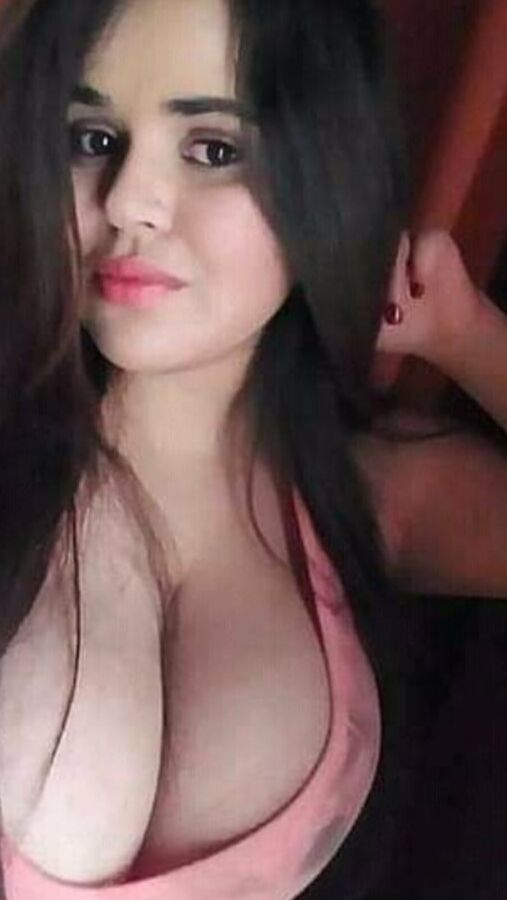 GLEYCE MILF WITH HUGE TITS