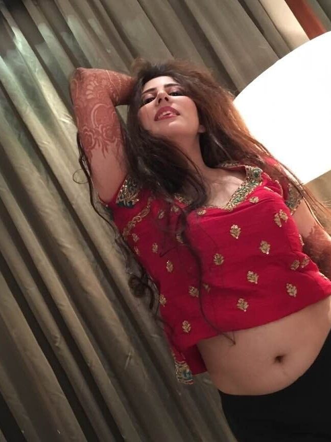 DESi Newly Married Wife HONEYMOON pICS