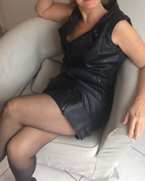 French milf qui vend ses fringues-