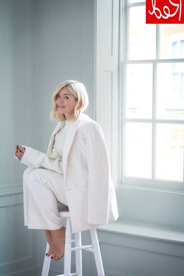 Milf slut Holly Willoughby - Where would you cum on her