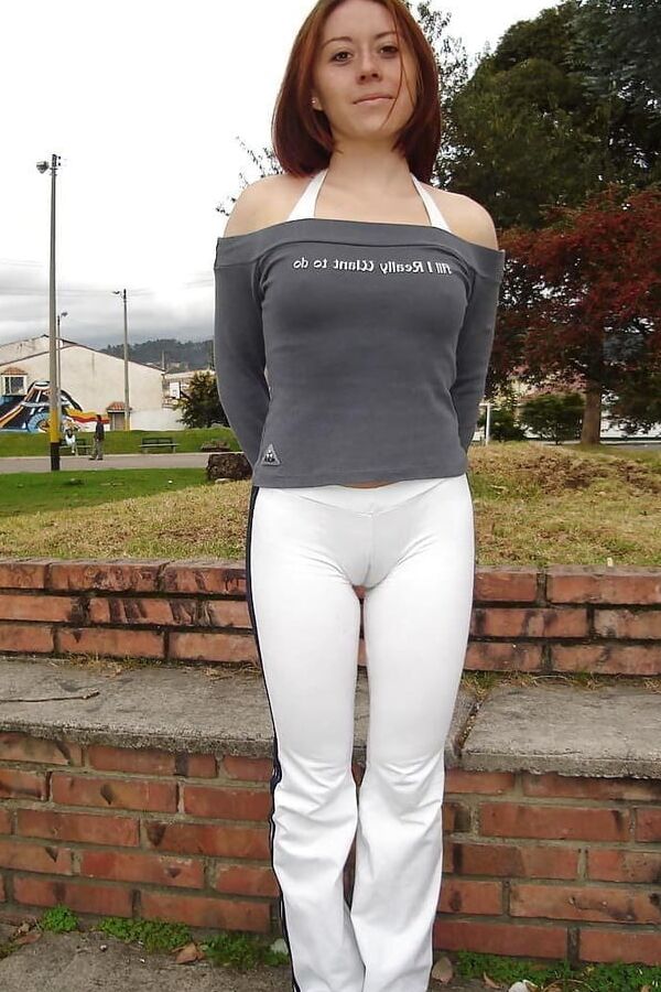 Baisse ma culotte et defonce moi la chatte vol. (cameltoes)