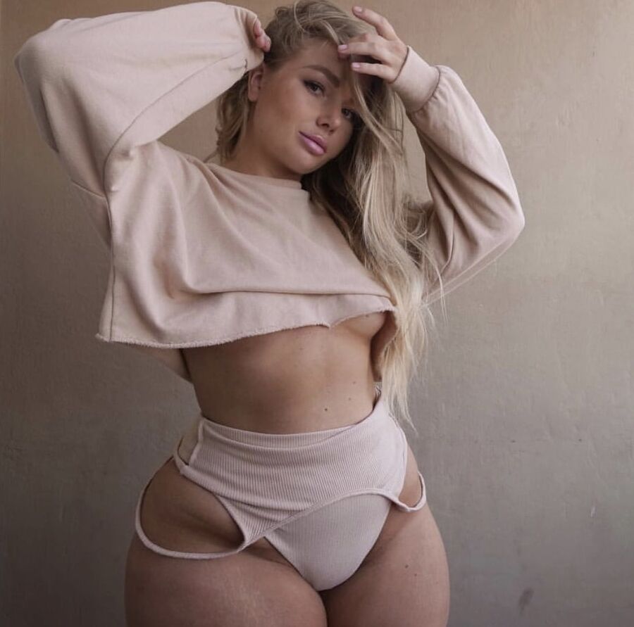 Nice curvy blond amateur