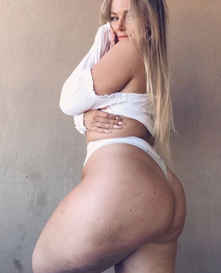 Nice curvy blond amateur