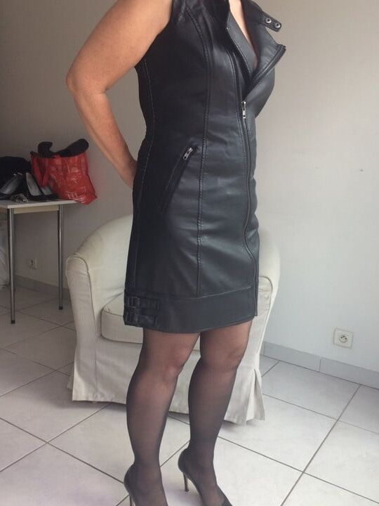 French milf qui vend ses fringues-