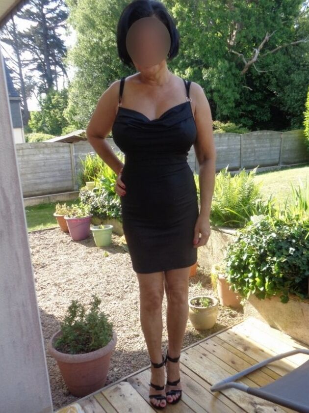 En robe un peu sexy
