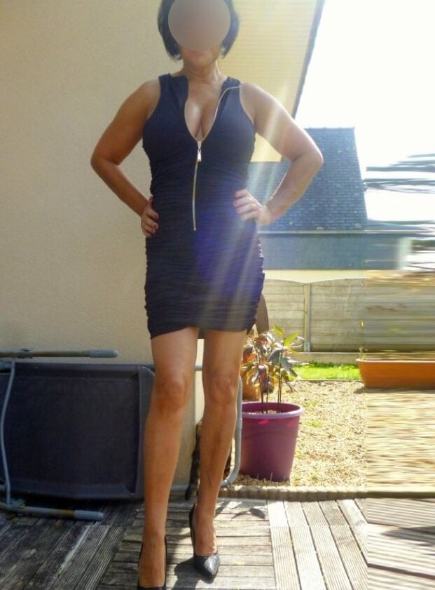 En robe un peu sexy