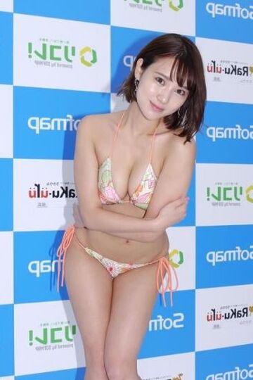 Japanese bikini model photo session