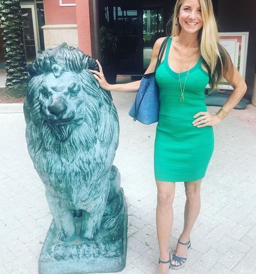 SKINNY MILF NN