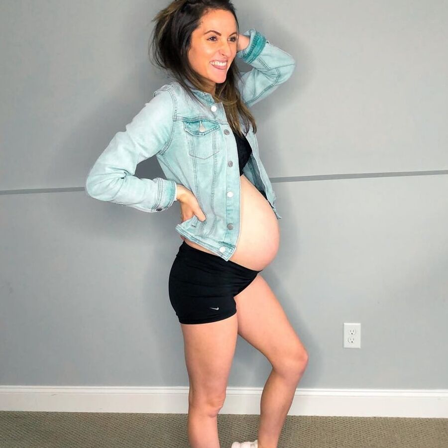 Pregnant amateur Kim is fucked like a bunny