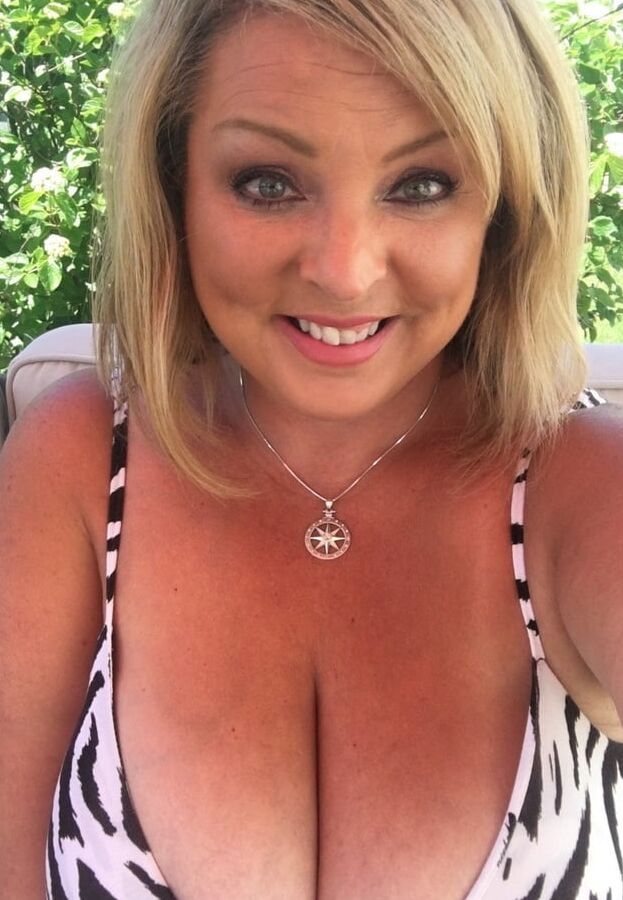 MILF BIG BOOBS