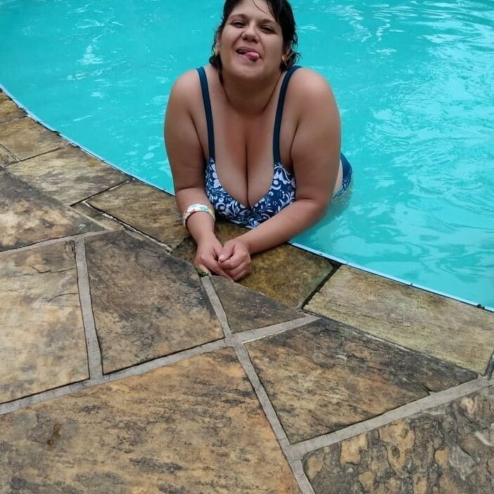 Curvy amateur Milf Nadia y (cum &amp; comment)