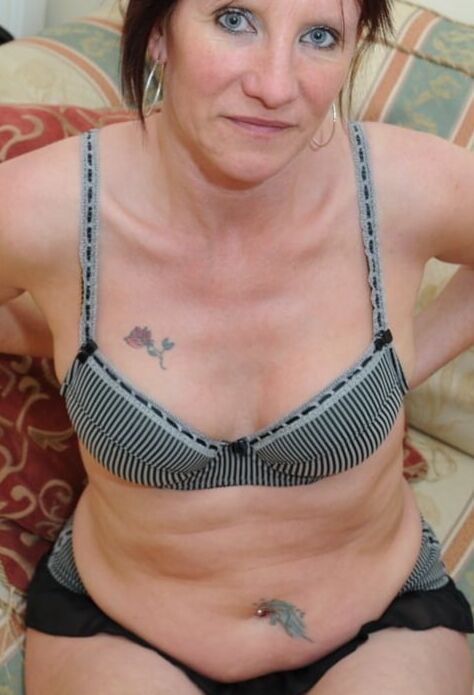 Gallery : Housewife Donna