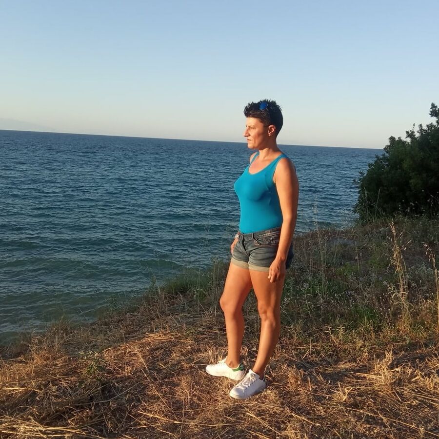 Greek Short hair Milf from Social Media : Eleni