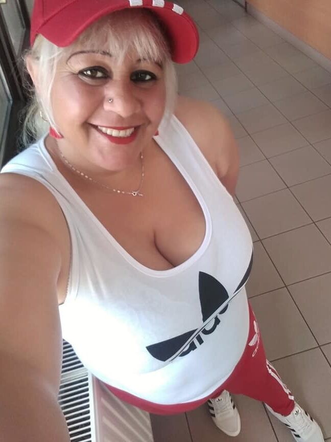 Hun Gipsy facebook Milf