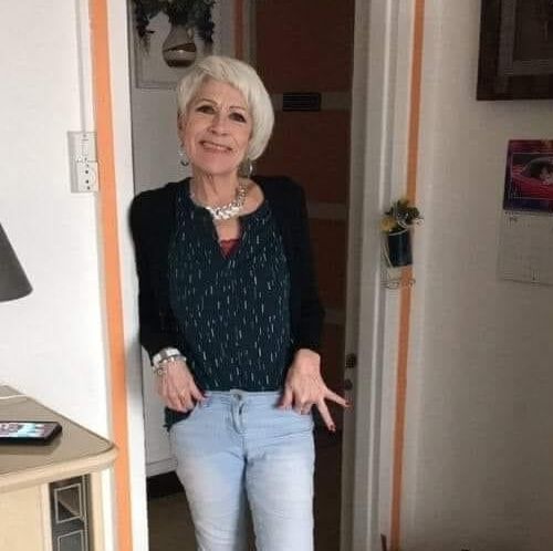 French milf qui vend ses fringues-