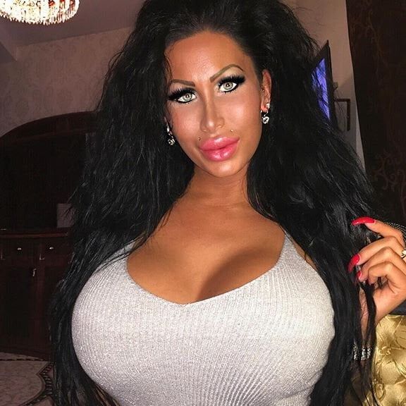 wonder women milf boobs