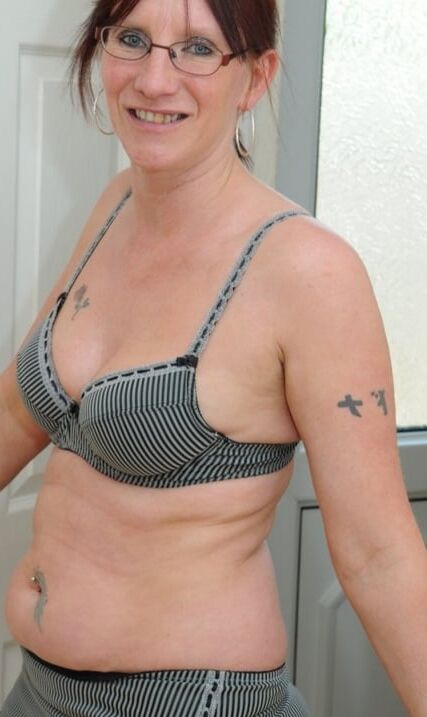 Gallery : Housewife Donna