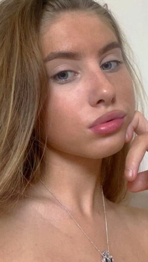 CHLOE IG BABE GREAT TITS