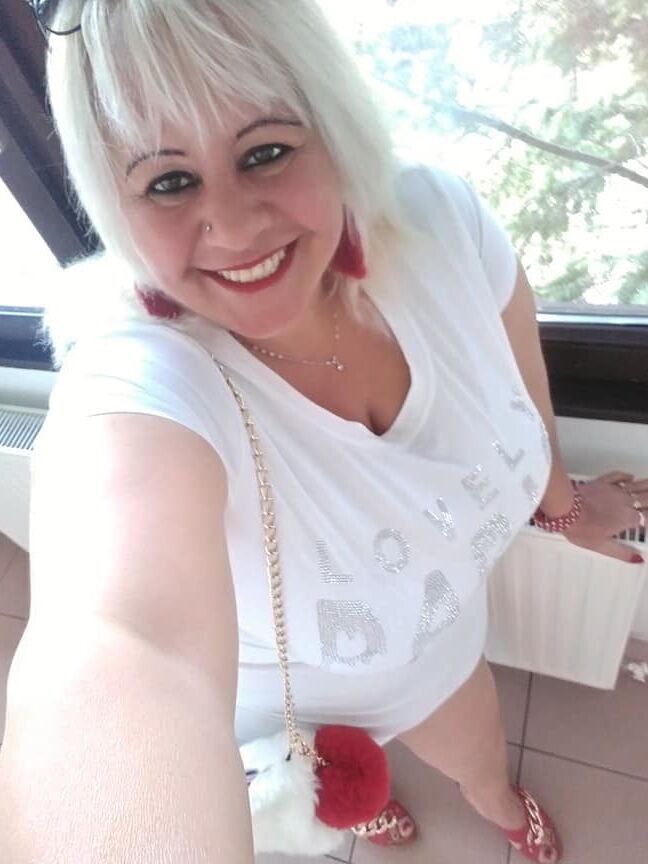 Hun Gipsy facebook Milf