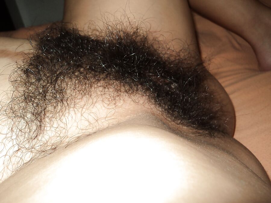 Mi vagina peluda necesita verga!!