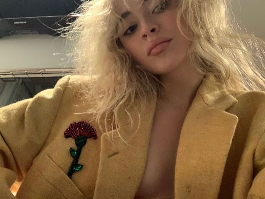 Sabrina Carpenter hot