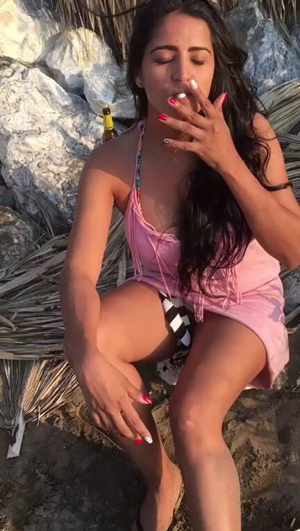Kelly Cuesta smoking hot