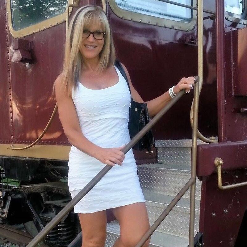 years old fit milf Chantal