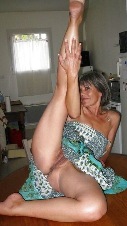 Snapshots of nude and sexy mature women