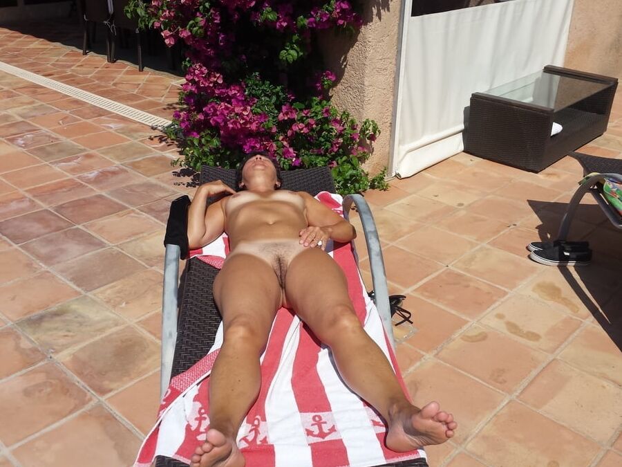 Amateures and matures sunbathing