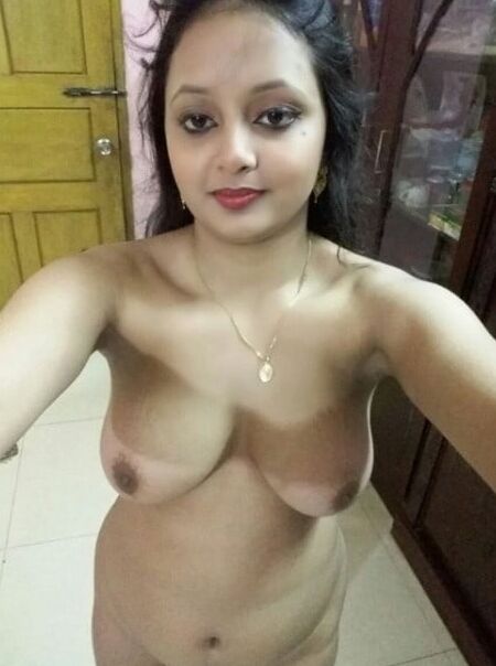 Beautiful Indian Desi Bhabhi Full Set