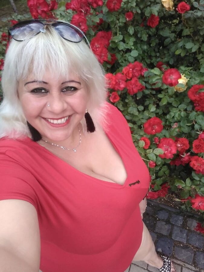 Hun Gipsy facebook Milf