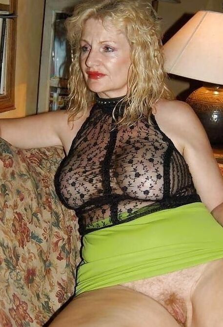 BEATIFUL HORNY WIVES WAITRESS &amp; Fuck Diners