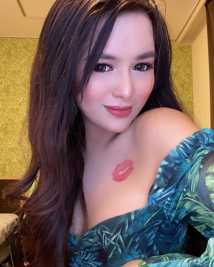 Nadine escort