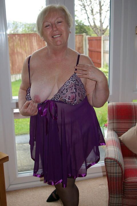 Sexy as fuck Chunky GILF Slut