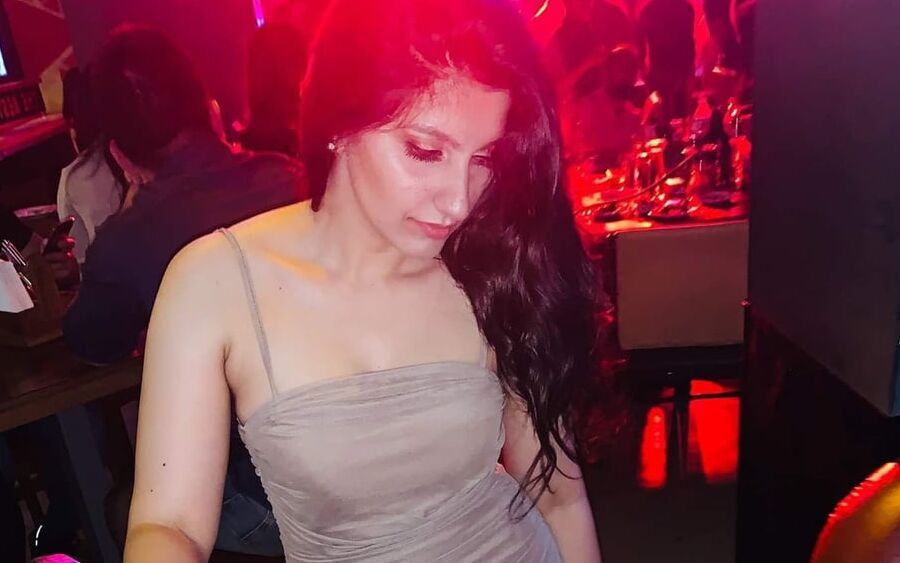 Sexy indian bhabhi for tributes and captions
