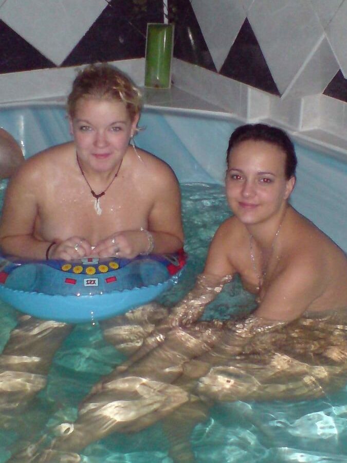 AMATEUR GIRLS ON HOLIDAY