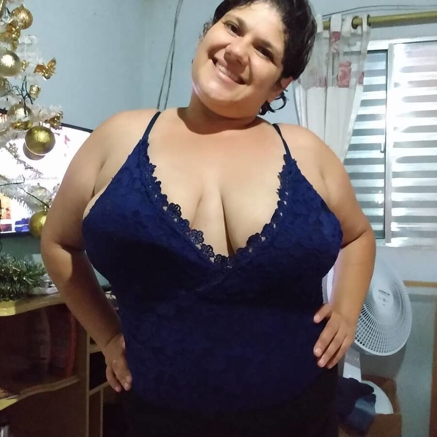 Curvy amateur Milf Nadia y (cum &amp; comment)