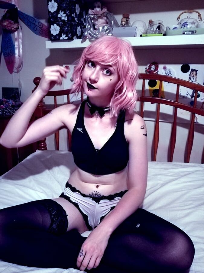 nudestucksstuff (nudestuck)