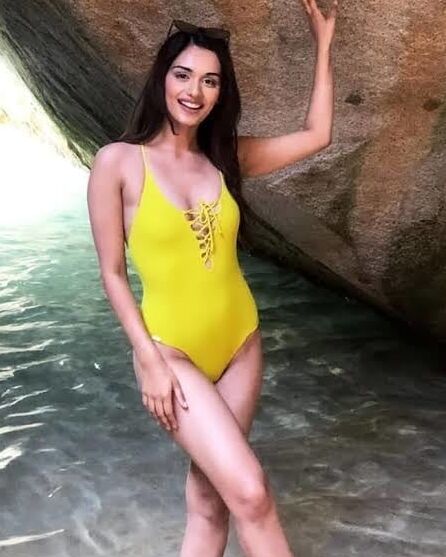 Manushi chillar sexy hot