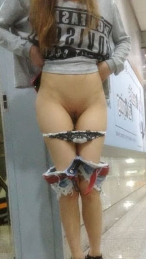 SDRUWS - ASIAN PUSSY FLASHER EXPOSING HERSELF IN PUBLIC