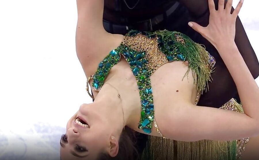 Gabriella Papadakis oops Olympiques Games feb