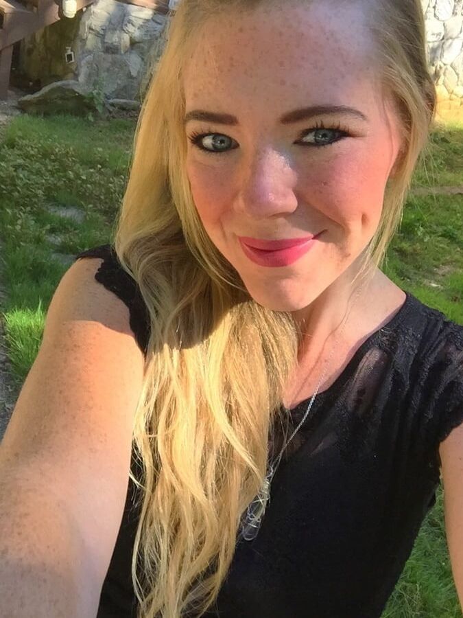 Blonde Hottie Sarah for Your Comments