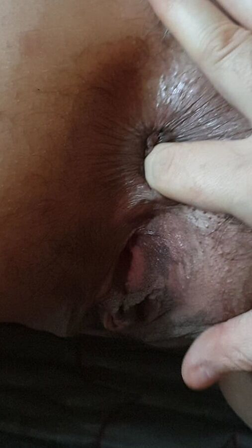 Je leche la chatte et je doigte ma femme