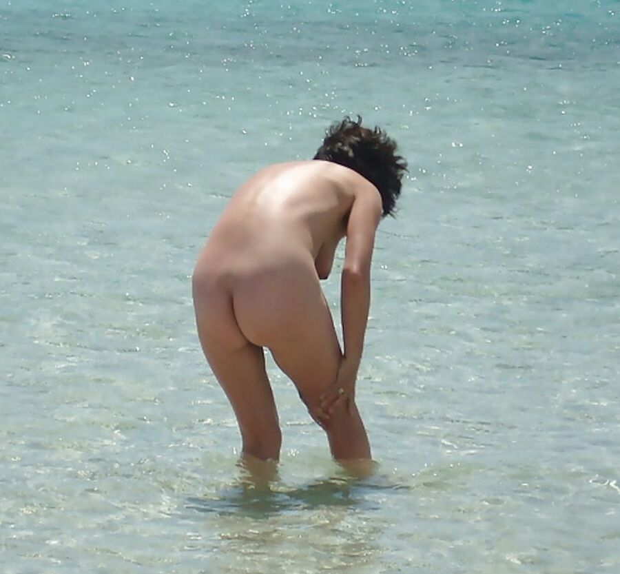 Ban the use of clothing for women in public places